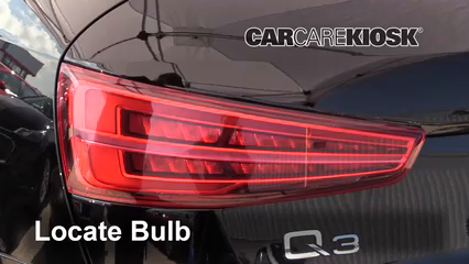 2018 Audi Q3 Quattro Premium 2.0L 4 Cyl. Turbo Éclairage Feu clignotant arrière (remplacer l'ampoule)